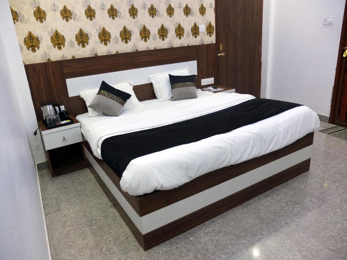 Hotel Ramay Palace 400 Meter From Ram Mandir Ayodhya Экстерьер фото